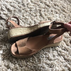 🌟 Steve Madden ankles strap low wedges